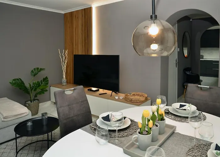 Bence Castle House